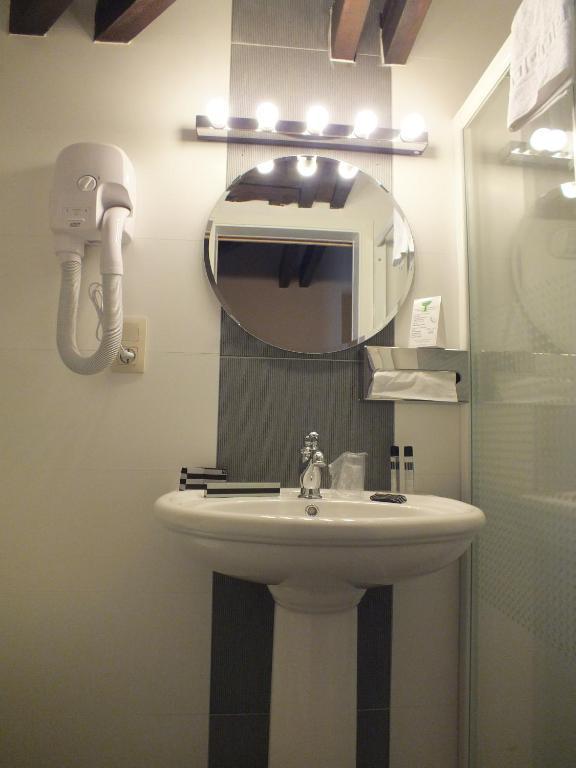A Fleur De Couette Hotel Auvelais Стая снимка