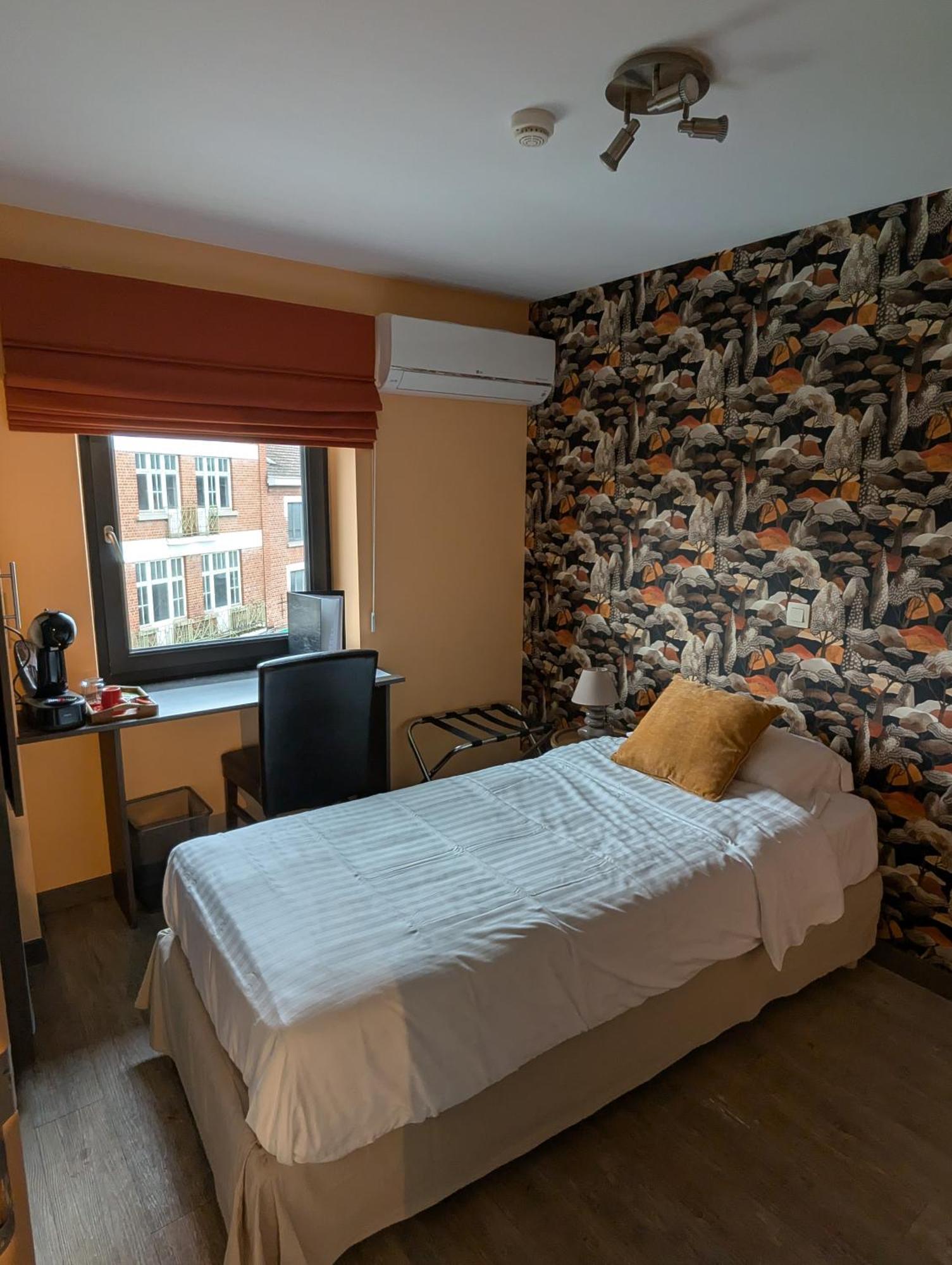 A Fleur De Couette Hotel Auvelais Екстериор снимка