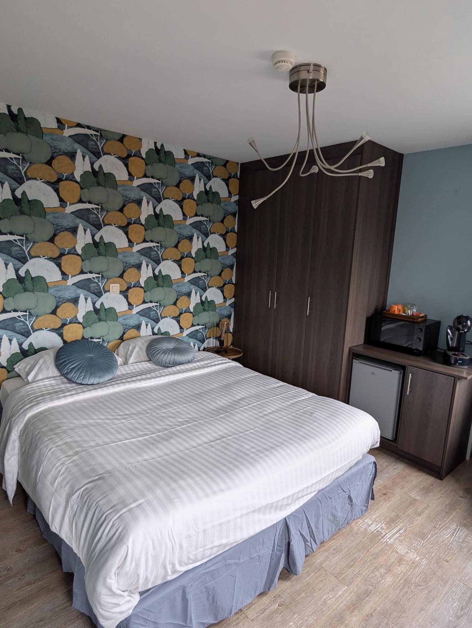 A Fleur De Couette Hotel Auvelais Екстериор снимка