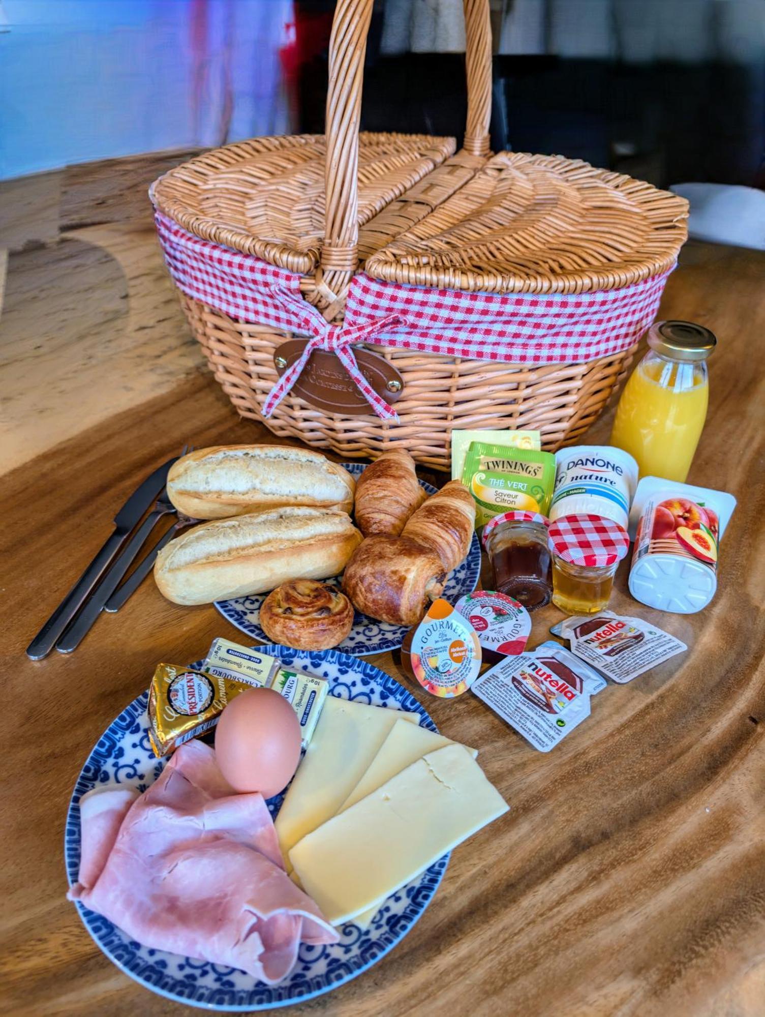 A Fleur De Couette Hotel Auvelais Екстериор снимка