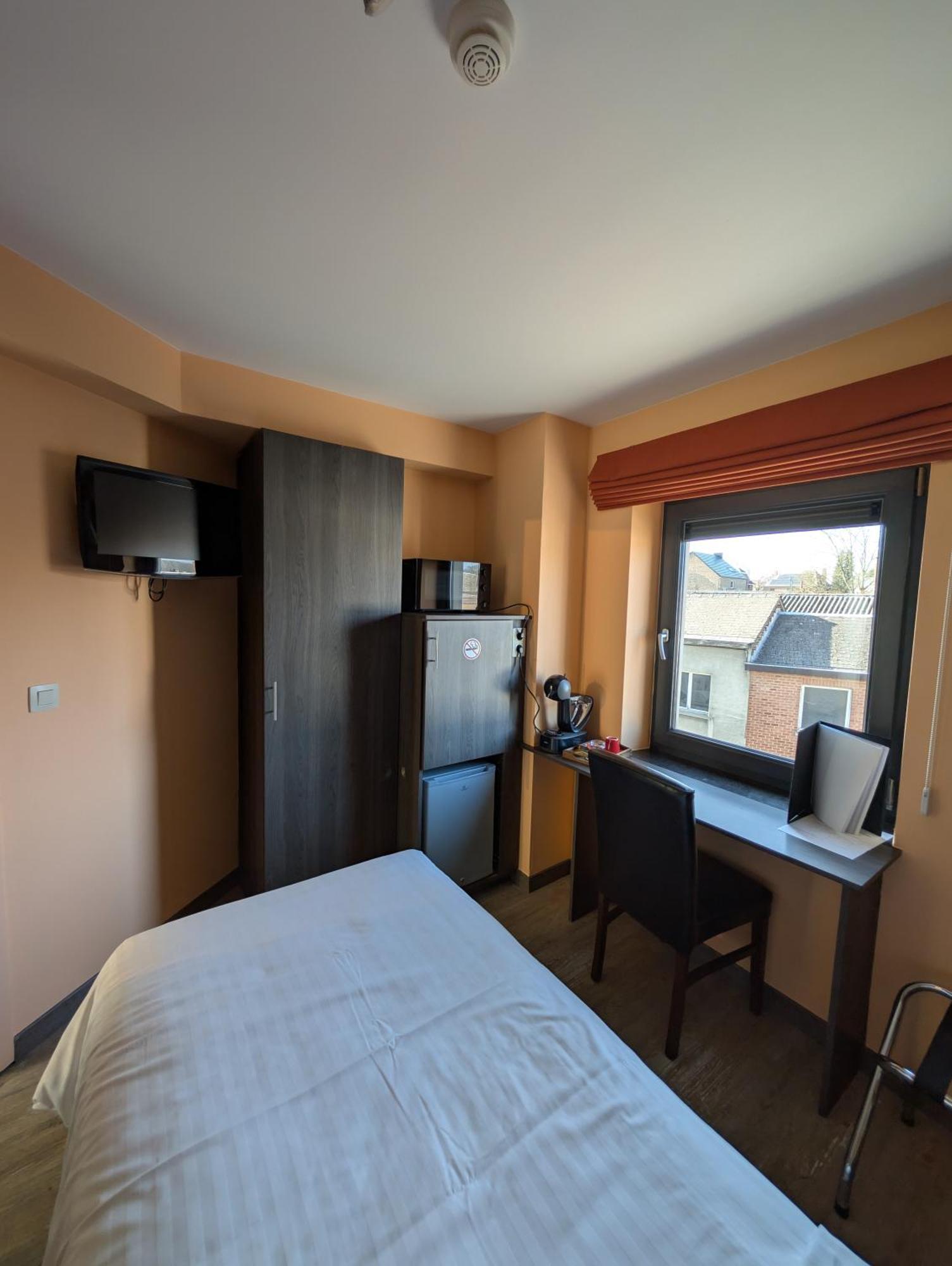 A Fleur De Couette Hotel Auvelais Екстериор снимка