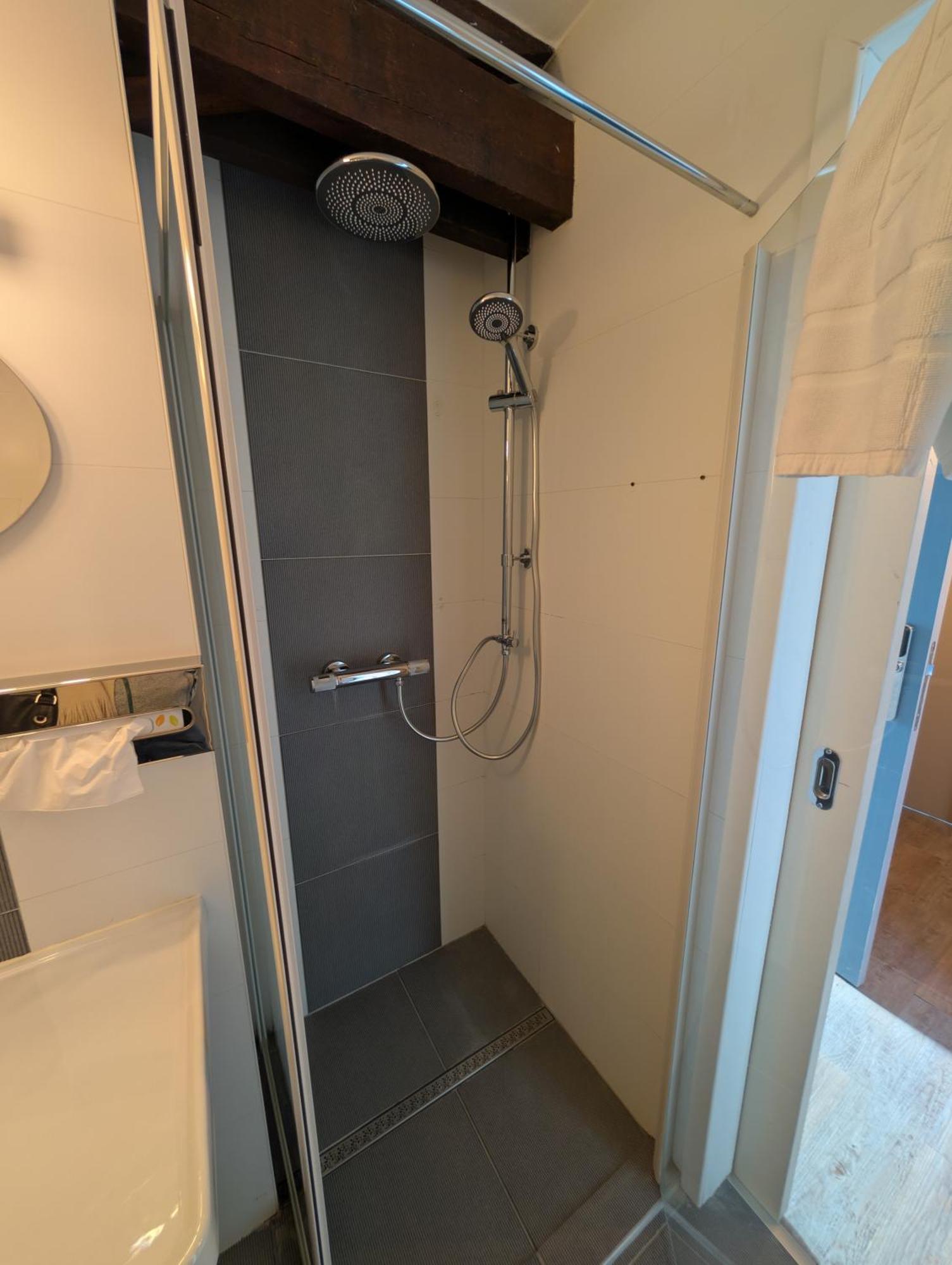 A Fleur De Couette Hotel Auvelais Екстериор снимка